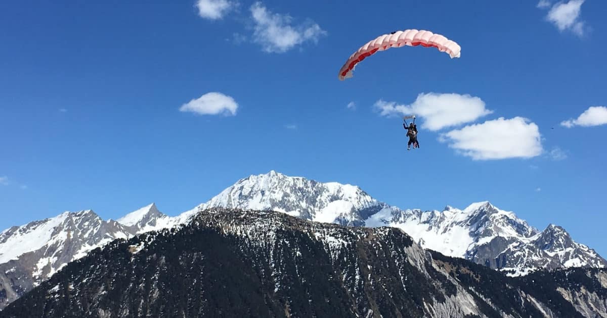 Survolez l'extrême vivre l'expérience du saut en parachute